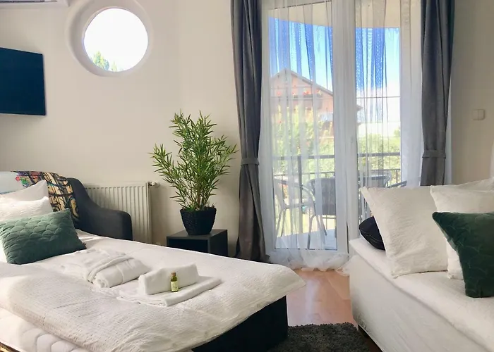 Апартаменты Lake Apartment